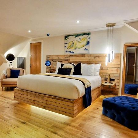 The Sleeping Dog Room At The Grumpy Schnauzer Bnb Huge Room, Luxe Suite, Private Hot Tub, Breakfast, Gym, Games Room, Farm Stay, Amazing Ердрі Екстер'єр фото