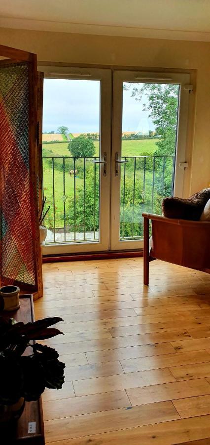 The Sleeping Dog Room At The Grumpy Schnauzer Bnb Huge Room, Luxe Suite, Private Hot Tub, Breakfast, Gym, Games Room, Farm Stay, Amazing Ердрі Екстер'єр фото